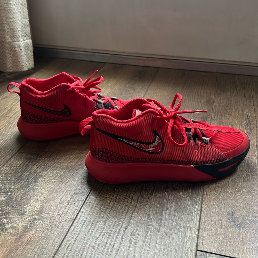 Nike Kyrie Flytrap VI 6 - University red.